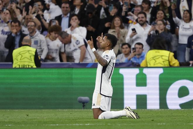 英雄联盟官网-里程碑夜！皇家马德里豪取连胜；欧冠转会期刷纪录；态度坚定；资深球员宣示担当的简单介绍